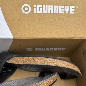 Iguaneye Black Sandals